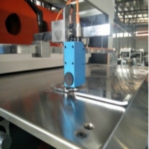kopen Loodrand die Automatische Matrijzensnijmachine 1320 voeden Automatisch Document Matrijzenknipsel online manufacture